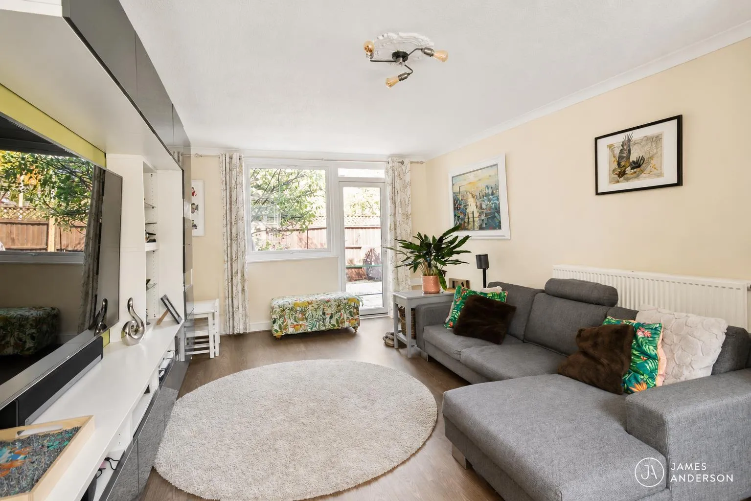 House Dowdeswell Close in Greater London