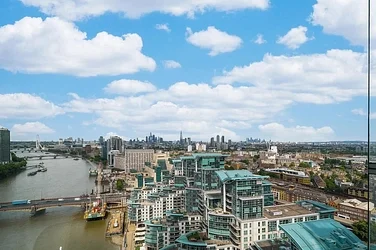 Flat Nine Elms Lane in Greater London