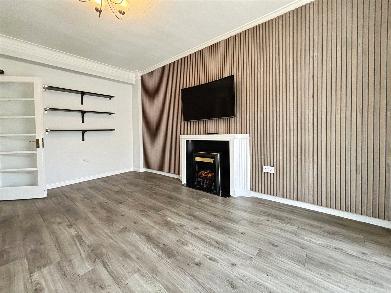Flat Holland Park Avenue in Greater London