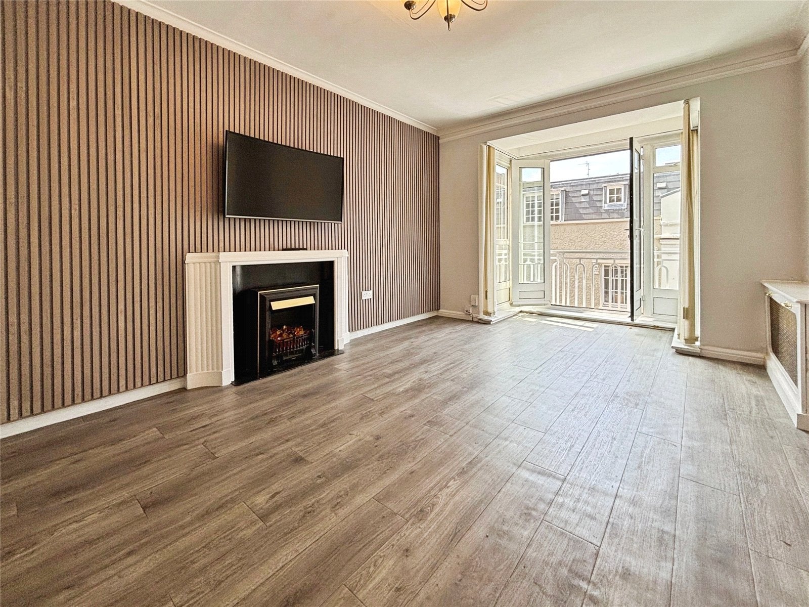 Flat Holland Park Avenue in Greater London