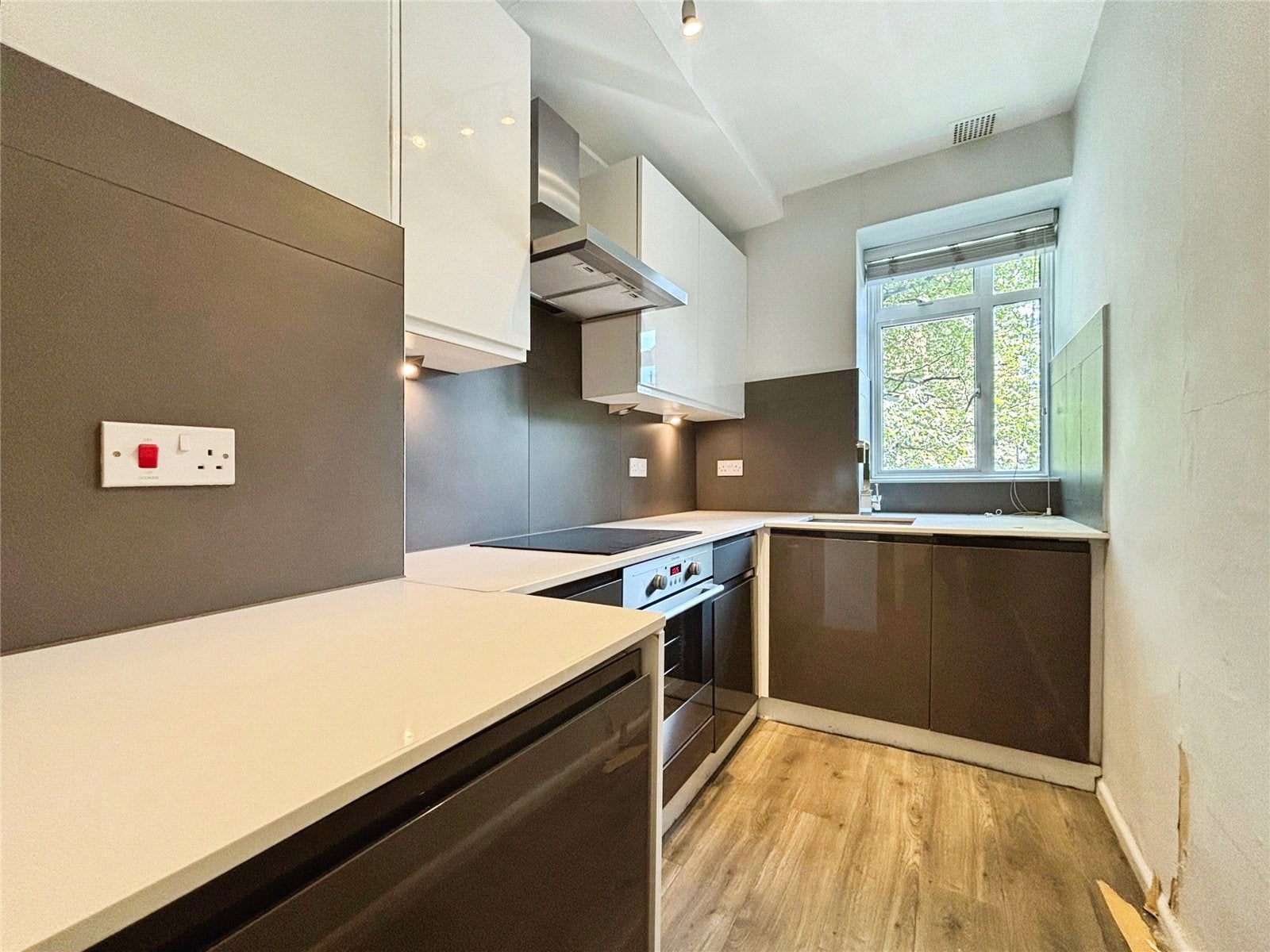 Flat Holland Park Avenue in Greater London