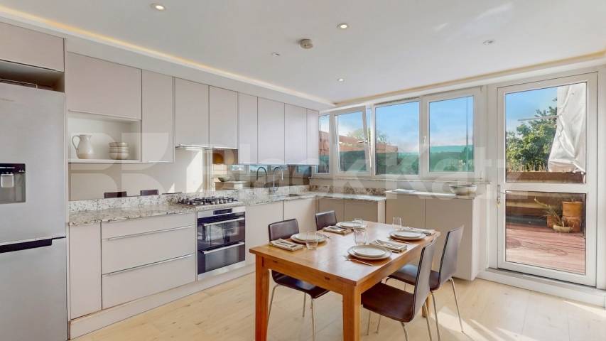 Flat Iverson Road in Greater London