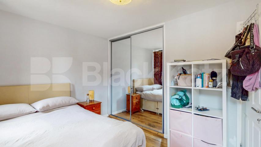 Flat Iverson Road in Greater London