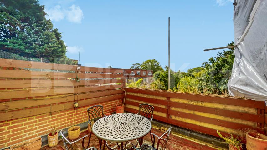 Flat Iverson Road in Greater London