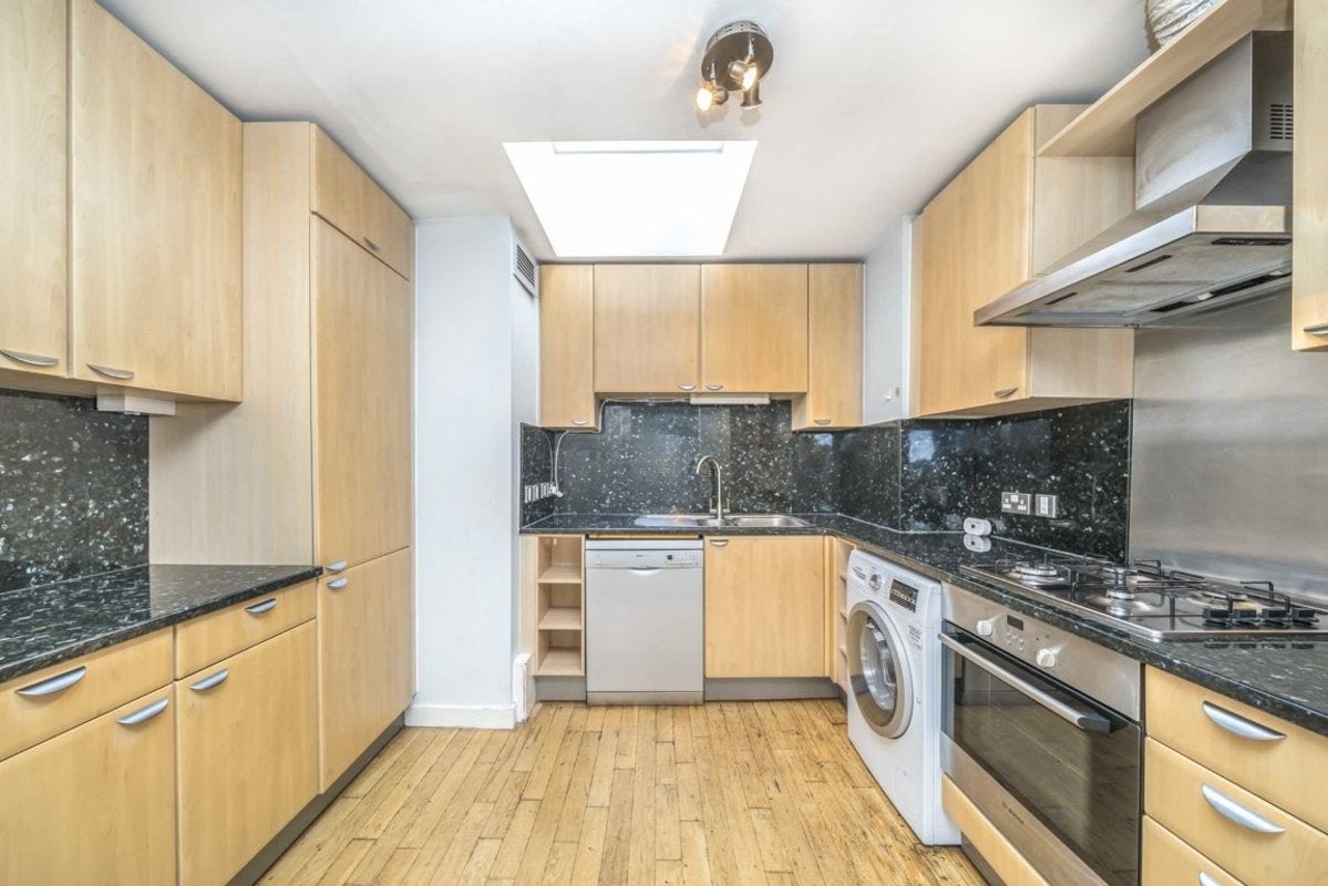 Flat Rotherhithe Street in Greater London