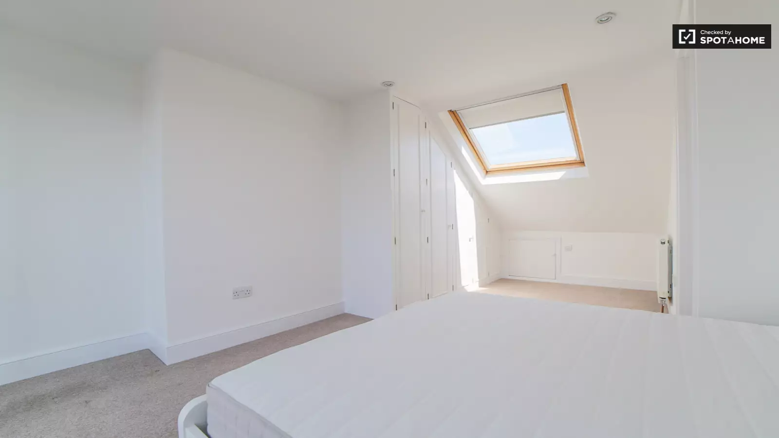 Flat Hartismere Road in Greater London
