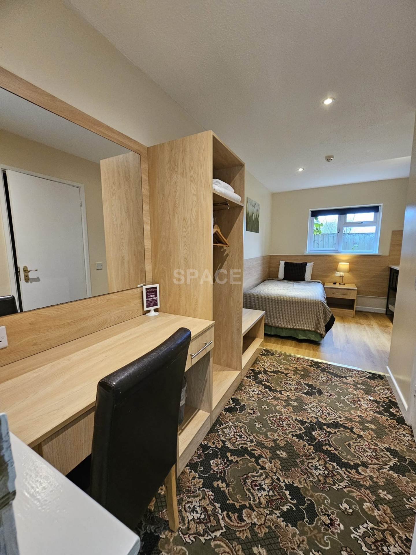 Flat Connaught Road in Reading