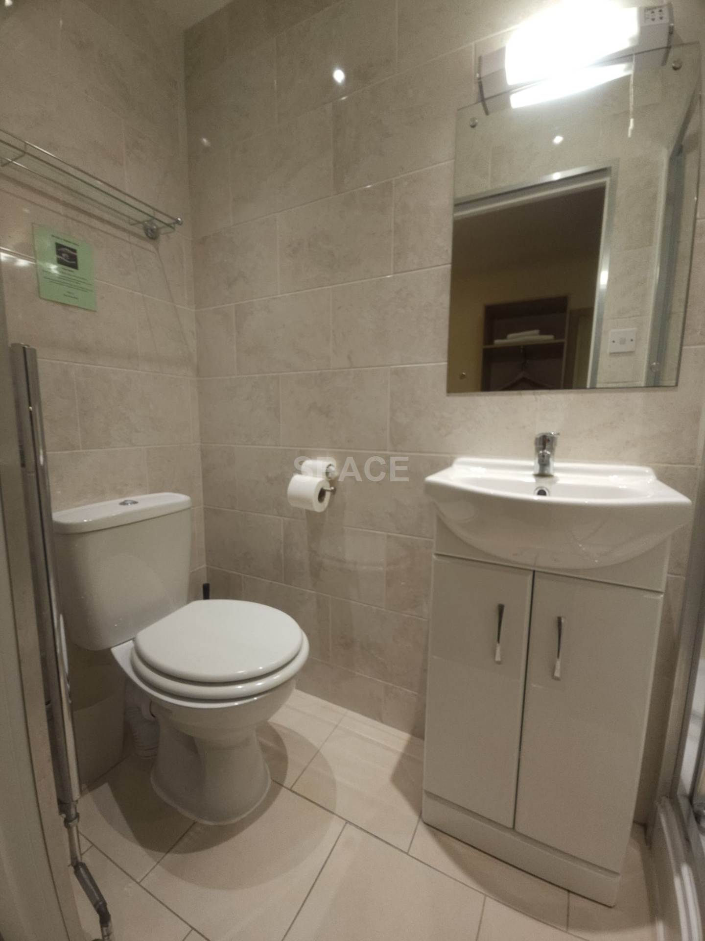 Flat Connaught Road in Reading