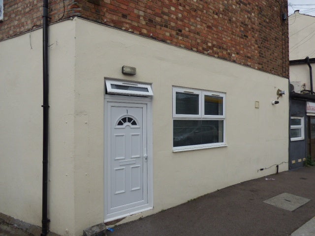 Flat Lynn Road in Greater London