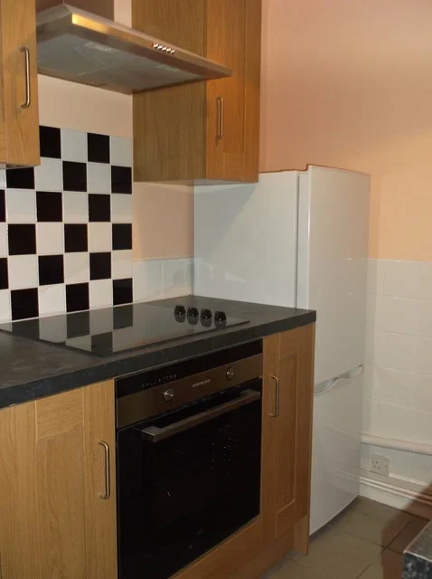 Flat Whitehall Road in Greater London
