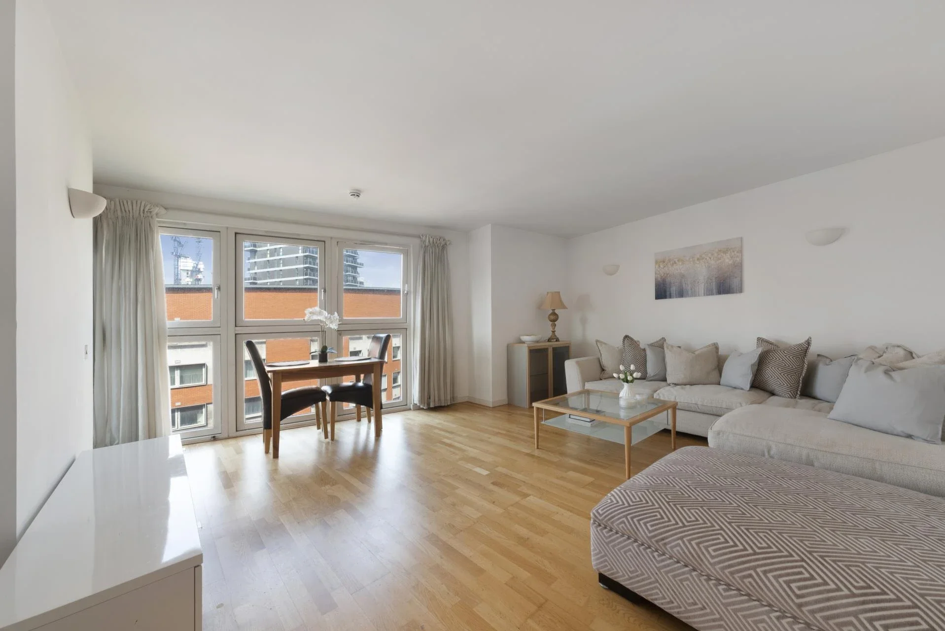 Flat Fairmont Avenue in Greater London