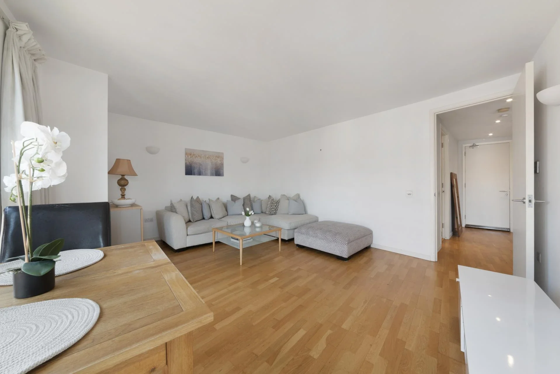 Flat Fairmont Avenue in Greater London
