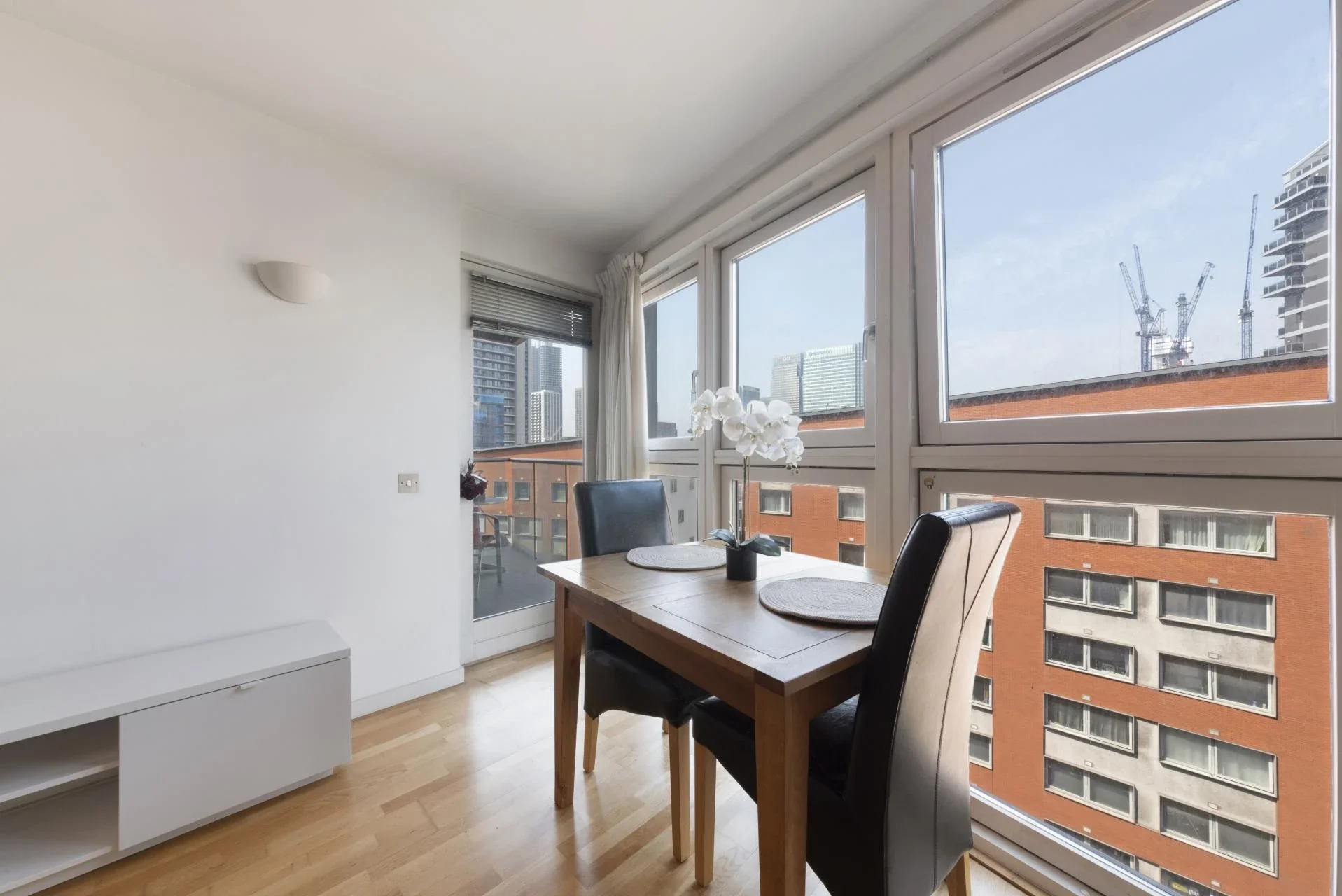 Flat Fairmont Avenue in Greater London