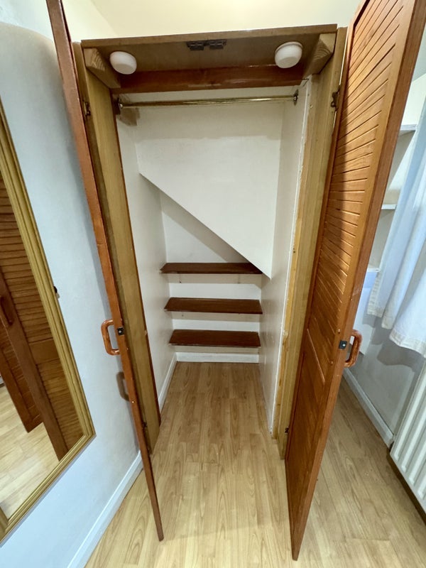 Room Galsworthy Avenue in Greater London