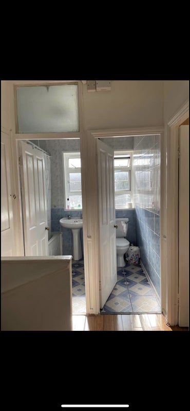 Room Galsworthy Avenue in Greater London