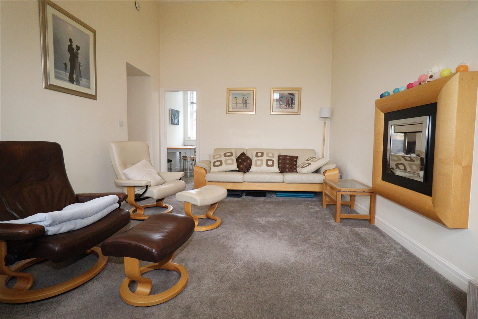 Flat Kensington Square in Macclesfield