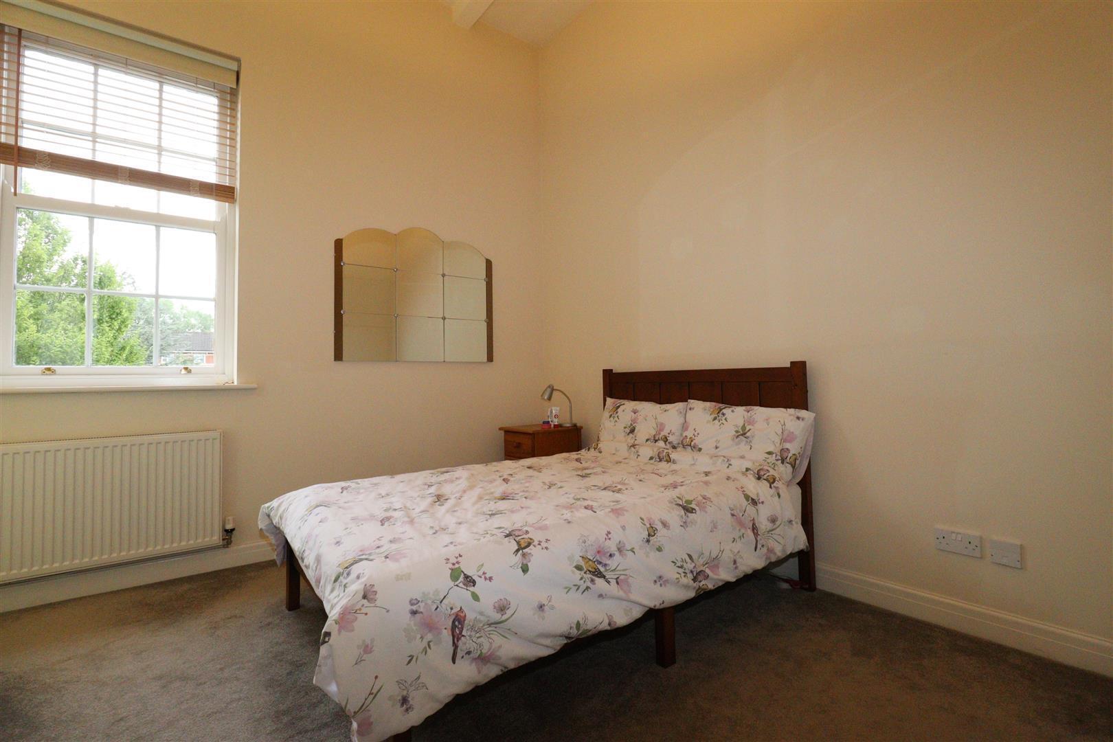 Flat Kensington Square in Macclesfield