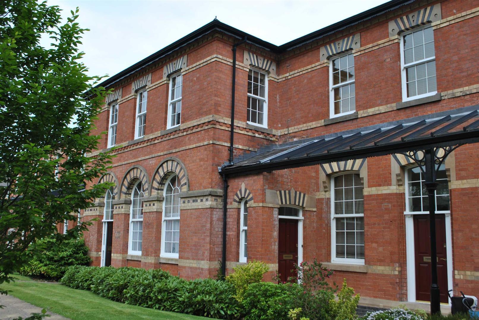 Flat Kensington Square in Macclesfield