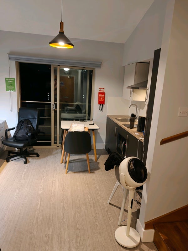 Room Kingsland Road in Greater London