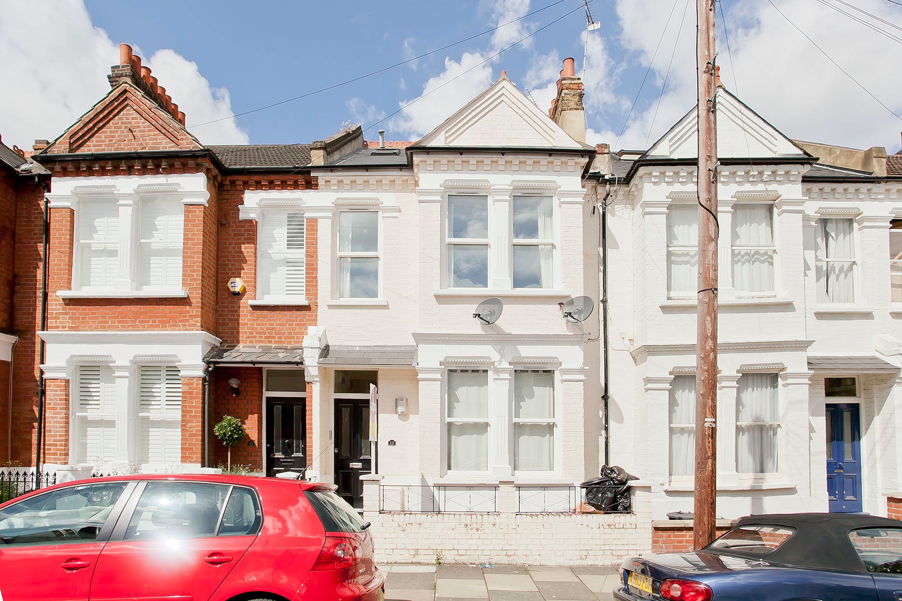 Flat Farlow Road in Greater London