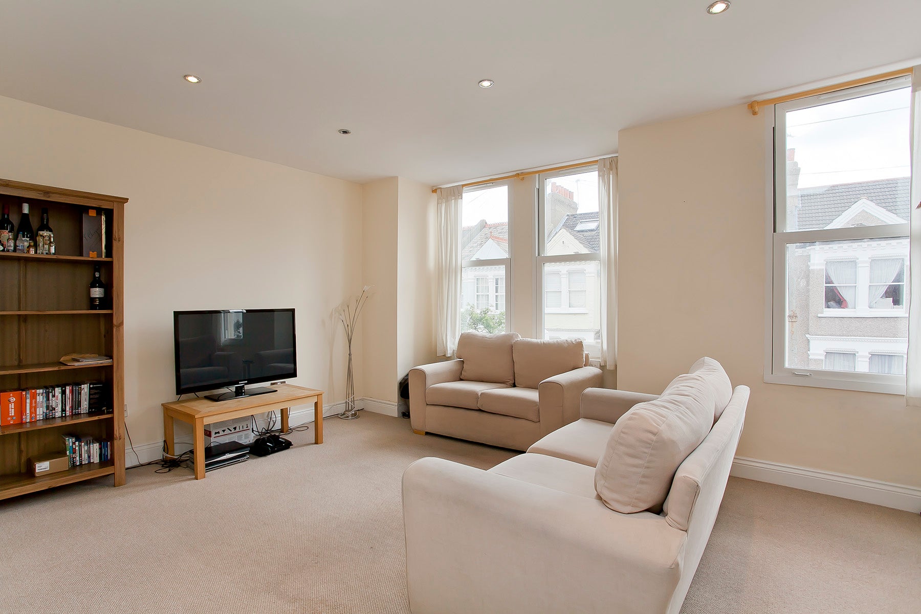 Flat Farlow Road in Greater London