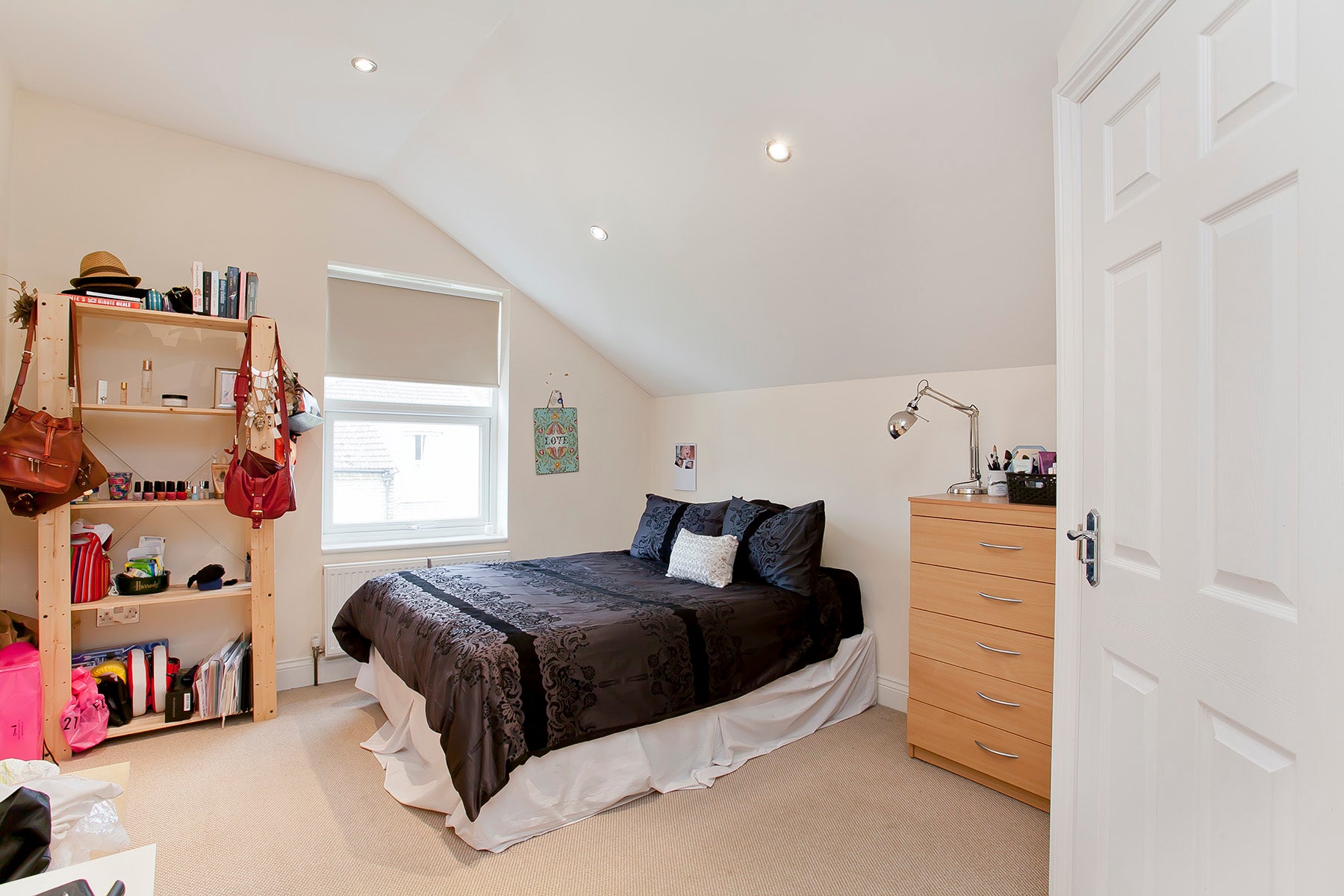 Flat Farlow Road in Greater London