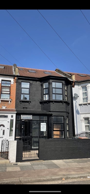Room Burges Road in Greater London