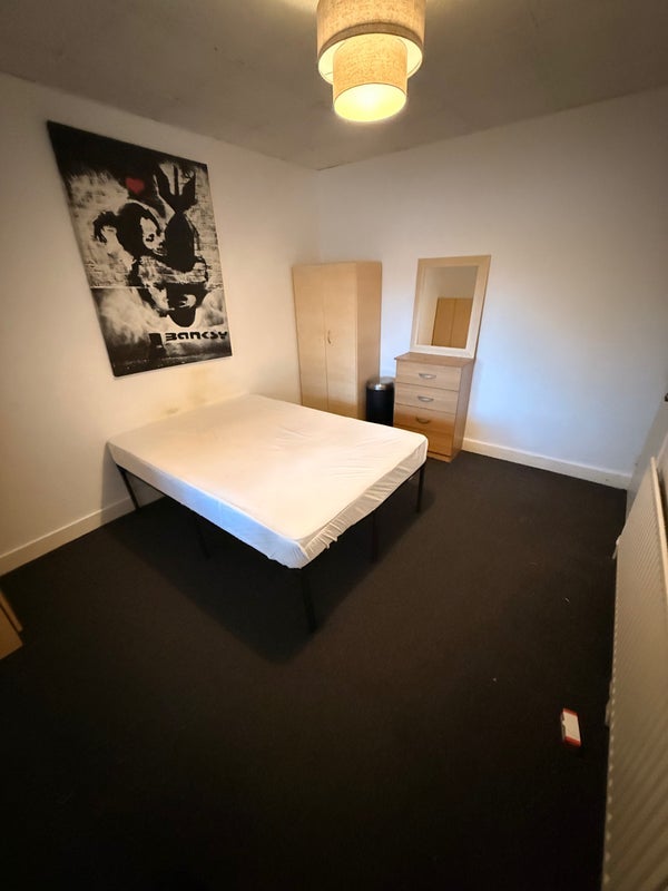Room Burges Road in Greater London