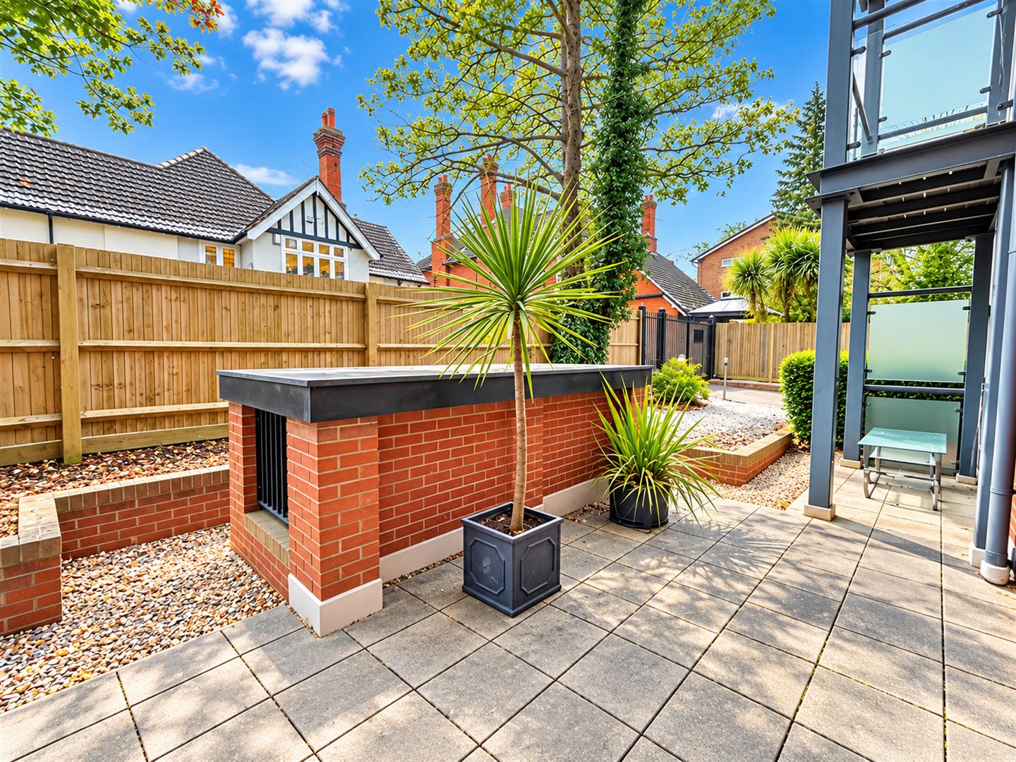 Flat Clockhouse Road in Rushmoor