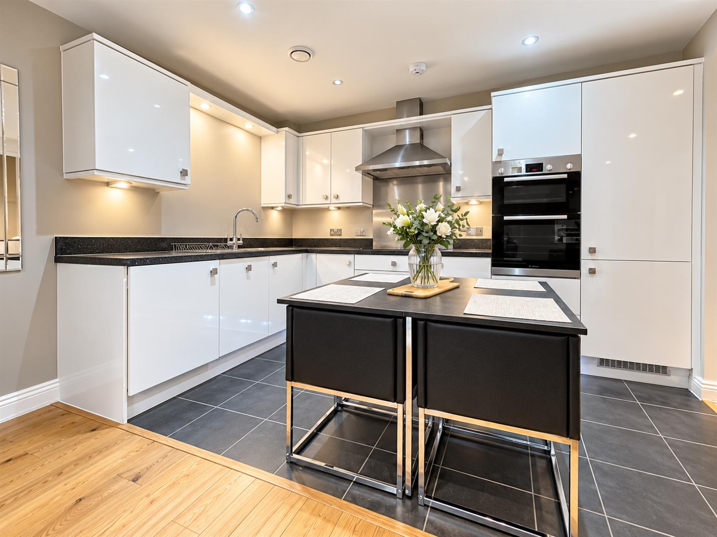 Flat Clockhouse Road in Rushmoor