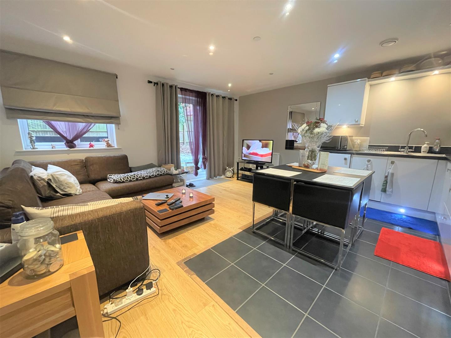 Flat Clockhouse Road in Rushmoor