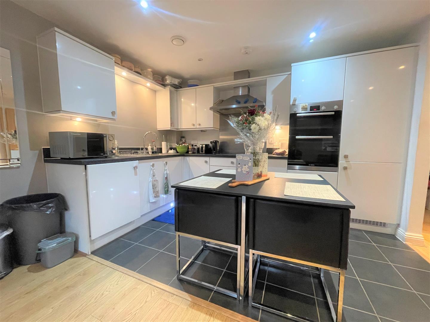 Flat Clockhouse Road in Rushmoor