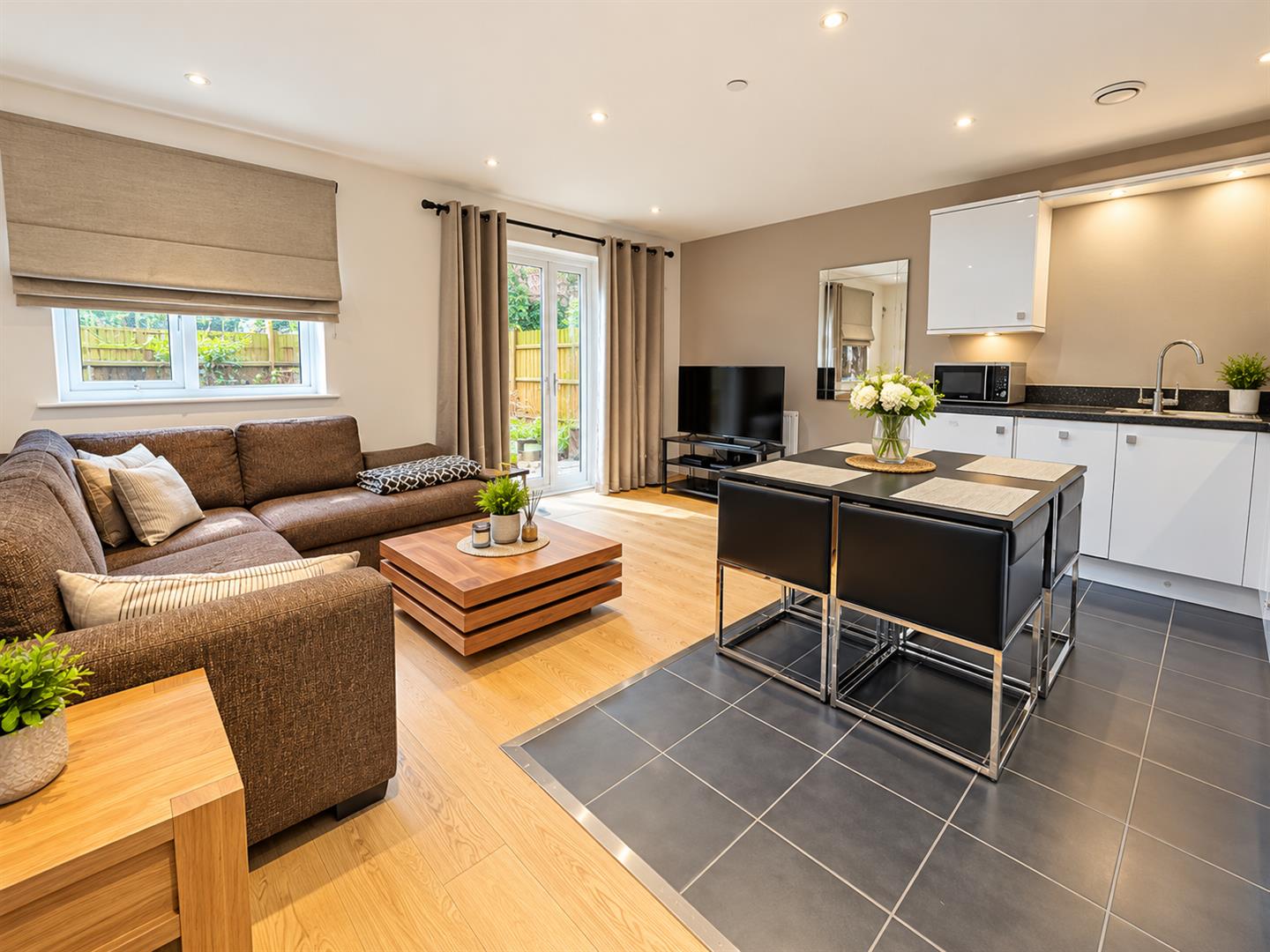 Flat Clockhouse Road in Rushmoor