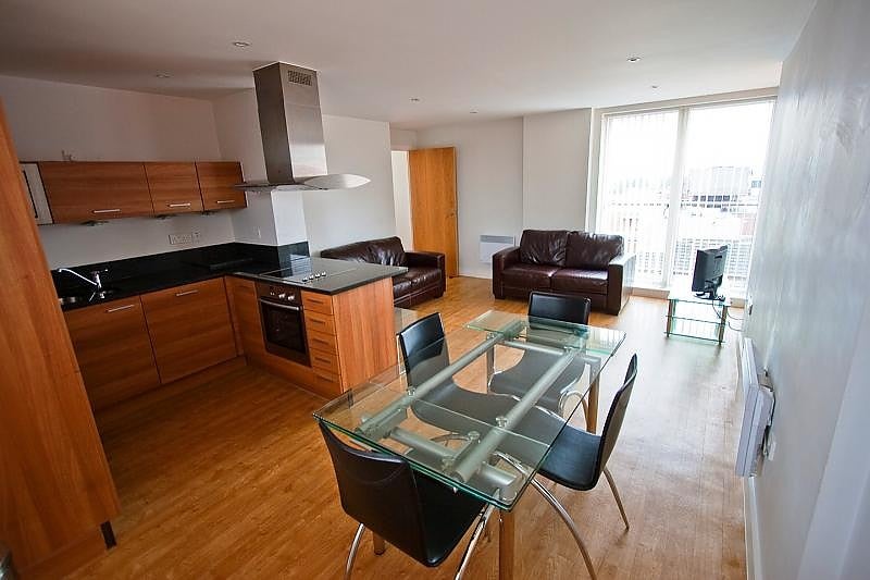 Flat Merchants Place in Reading