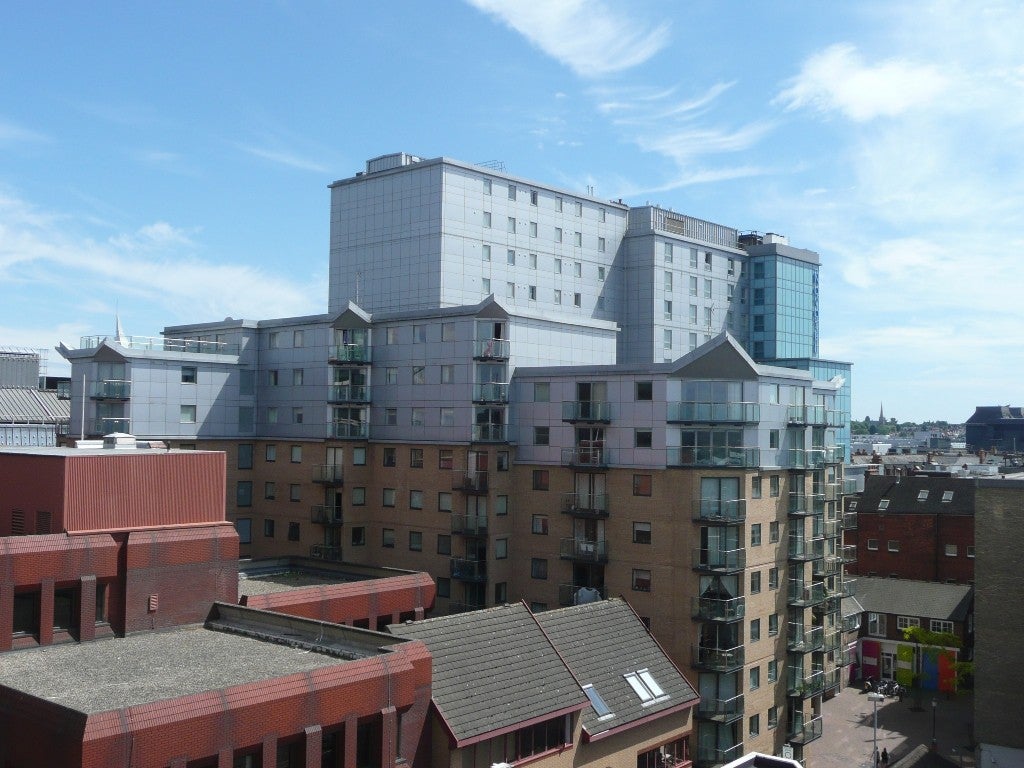 Flat Merchants Place in Reading