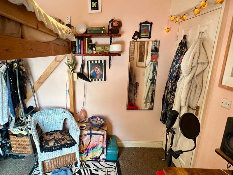 Room Mina Road in Bristol