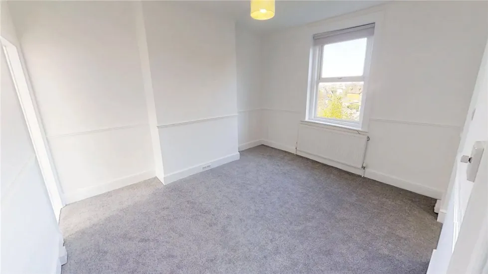 Flat Epsom Road in Guildford