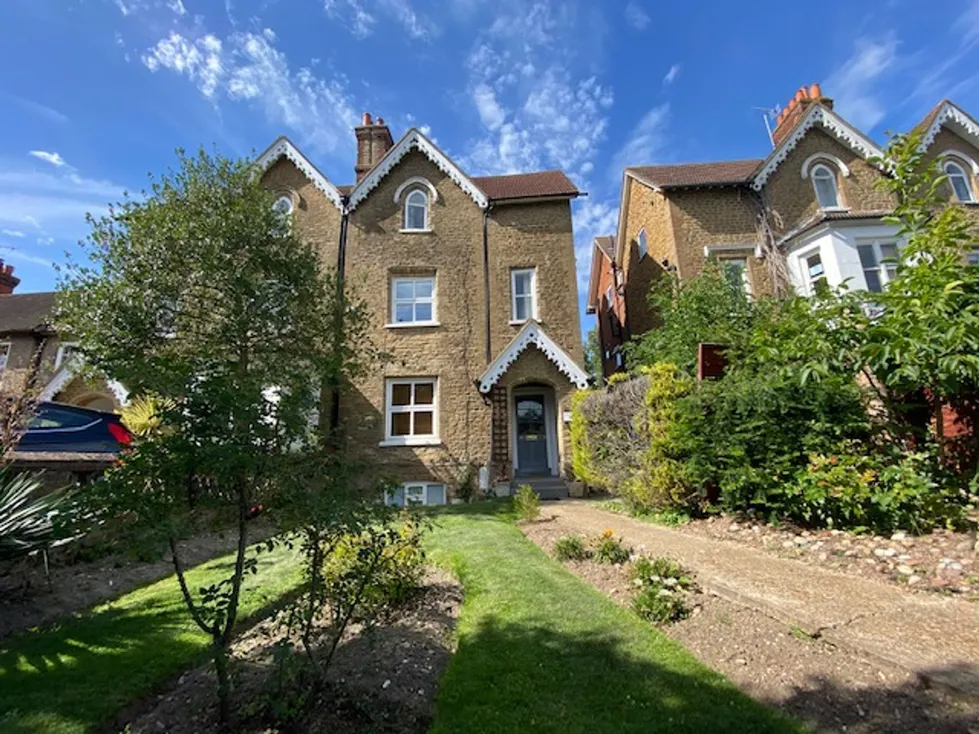 Flat Epsom Road in Guildford