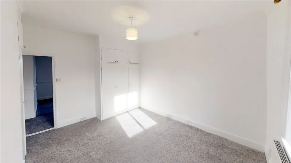 Flat Epsom Road in Guildford