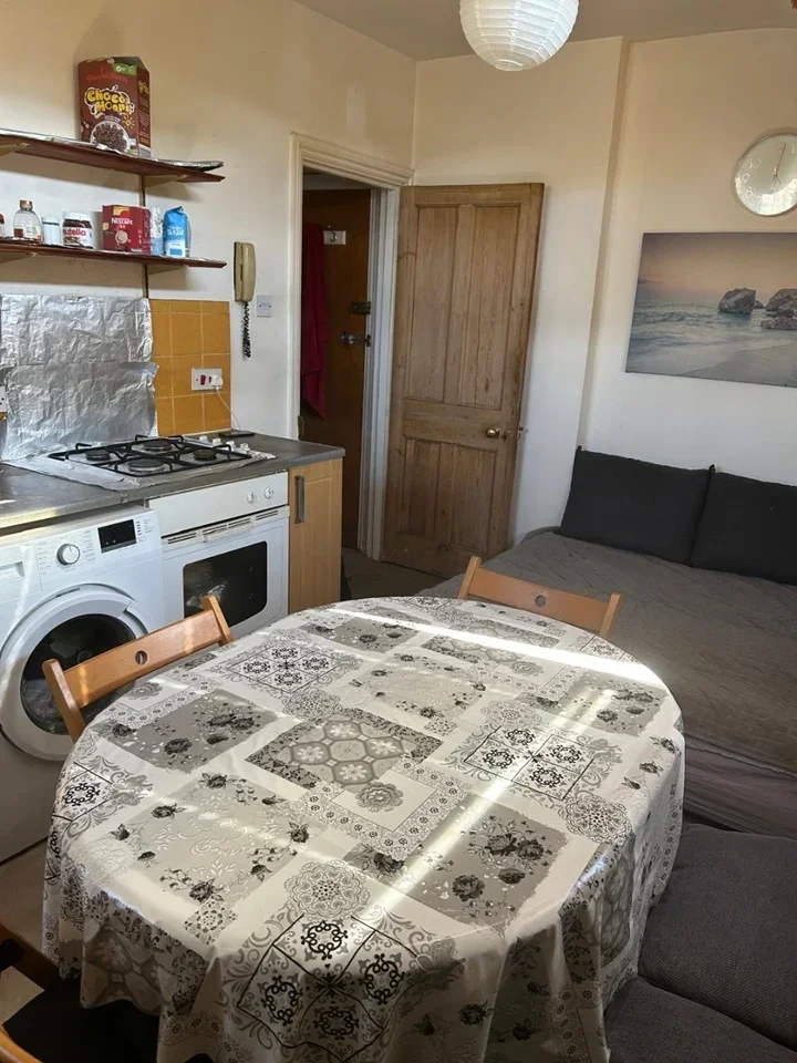 Flat Rodney Road in Greater London