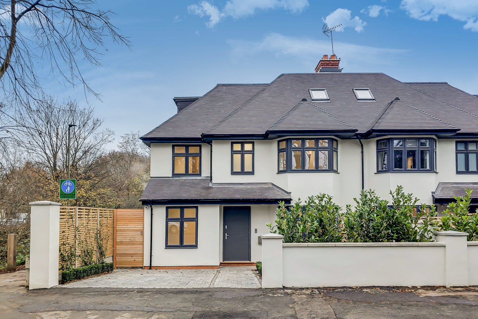 House Bridge Lane in Greater London