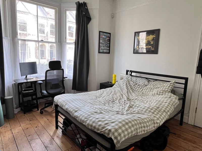 Room Leander Road in Greater London
