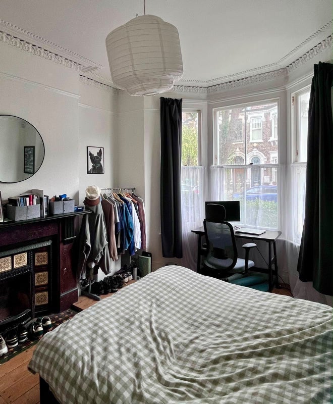 Room Leander Road in Greater London