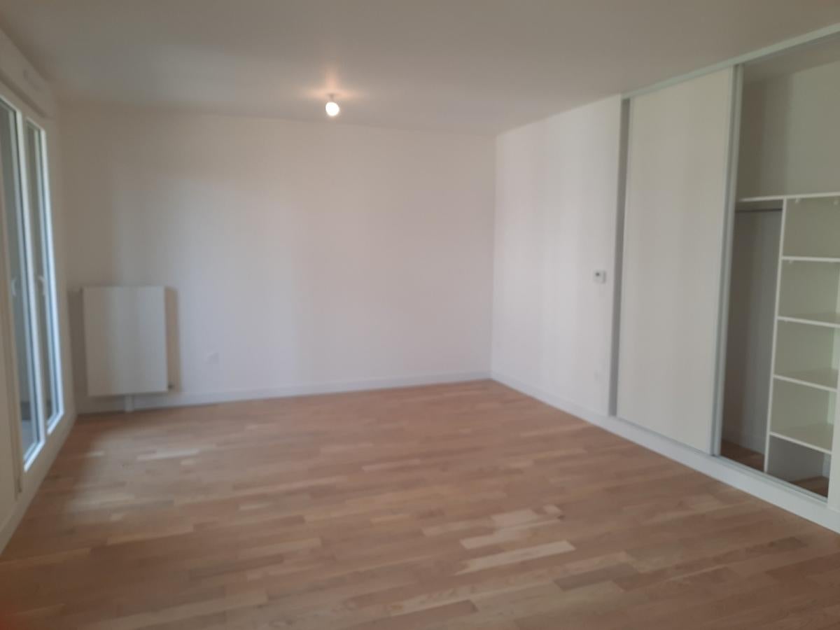 Flat Rue Aristide Briand in Issy-les-Moulineaux