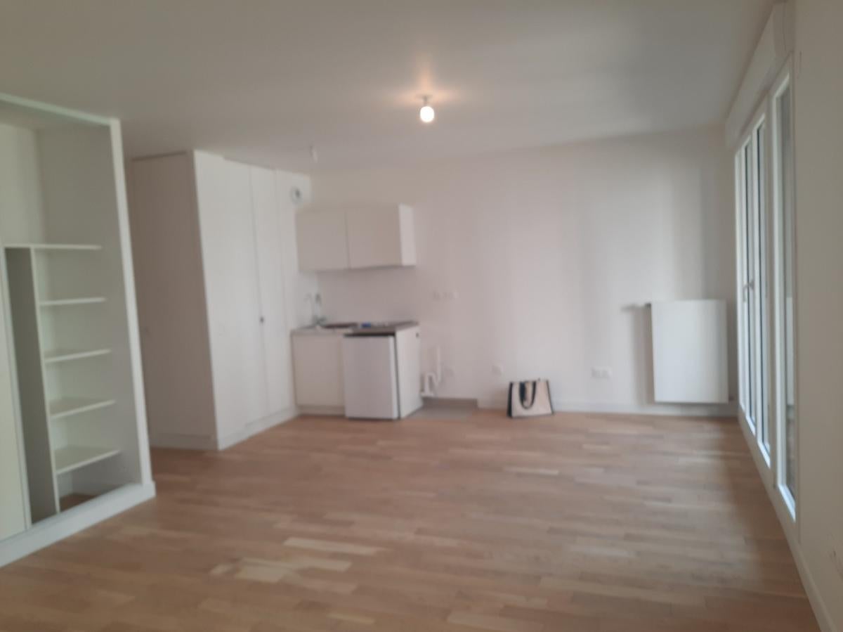 Flat Rue Aristide Briand in Issy-les-Moulineaux