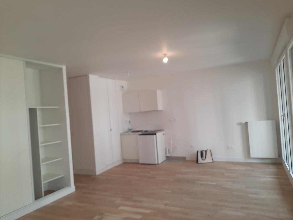 Flat Rue Aristide Briand in Issy-les-Moulineaux