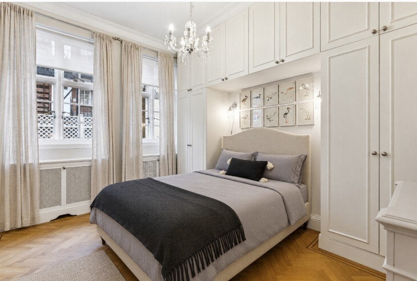 Flat Kensington High Street in Greater London