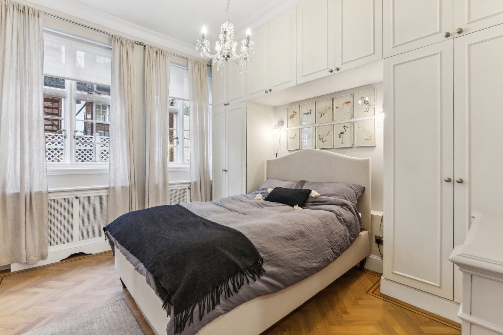 Flat Kensington High Street in Greater London
