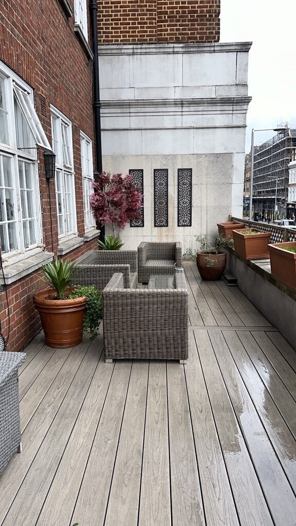 Flat Kensington High Street in Greater London
