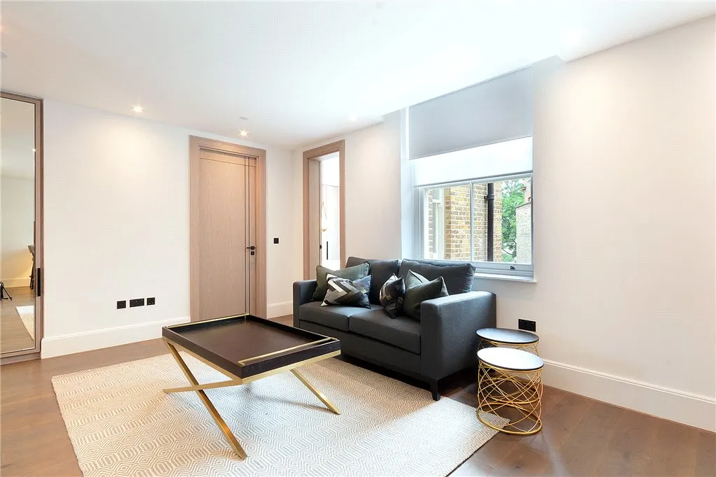 Flat Old Brompton Road in Greater London